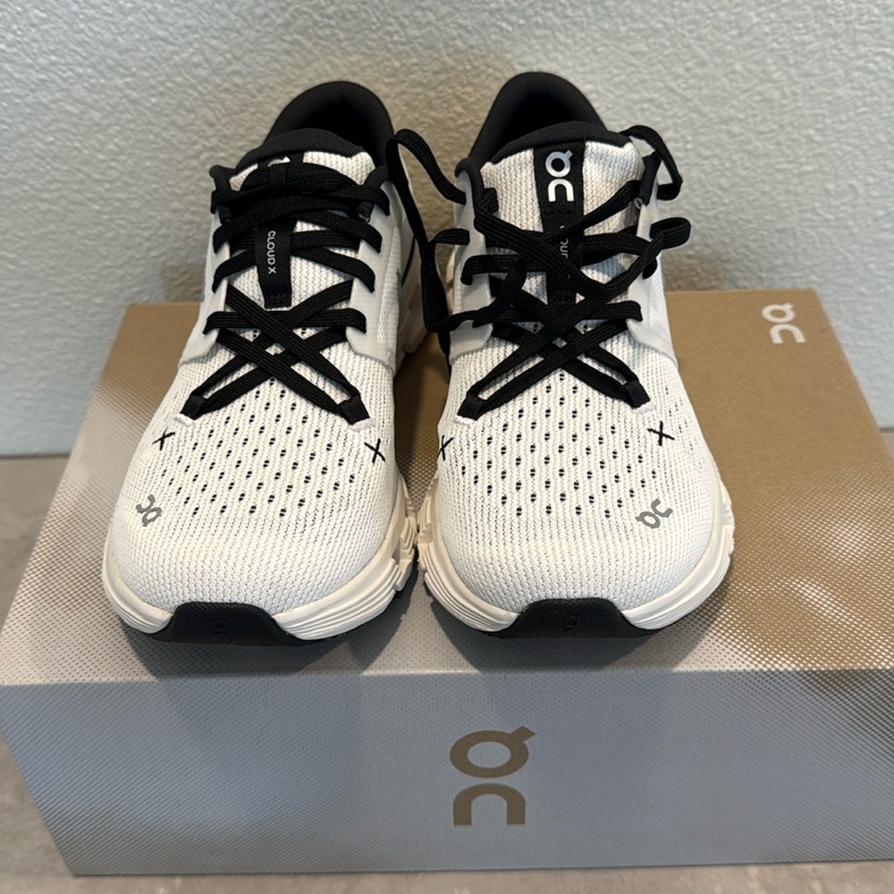 On cloud  X4sneakers